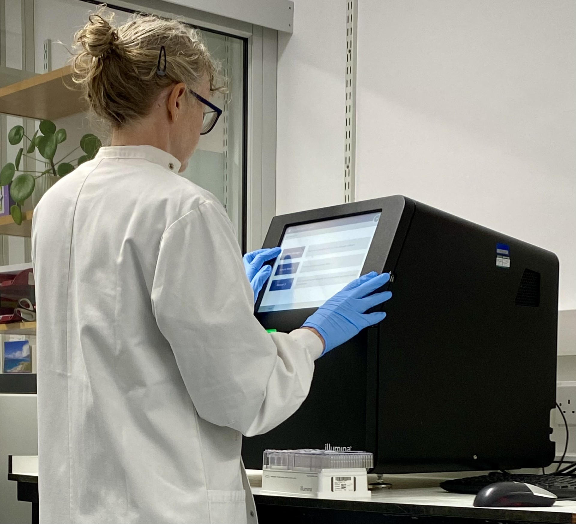 A scientist uses the MISEQ machine